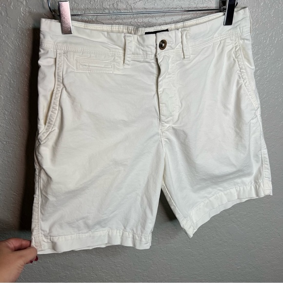American Eagle Men’s Extreme Flex White Shorts - Picture 7 of 8